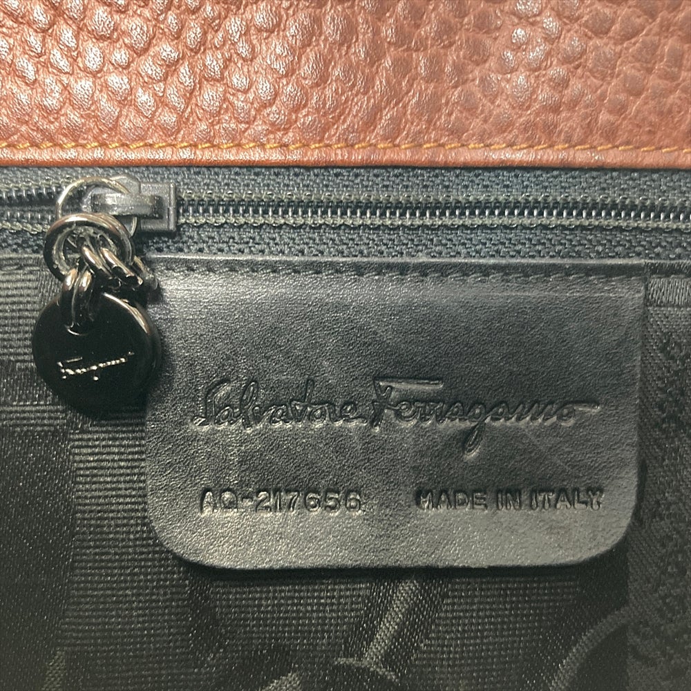 フェラガモ Ferragamo ガンチーニ ショルダーバッグ グレインレザー