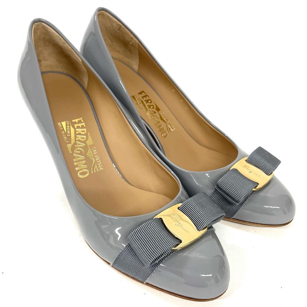 Ferragamo グレー スエード パンプス Ferragamo フェラガモ パンプス グレー サルバトーレフェラガモ