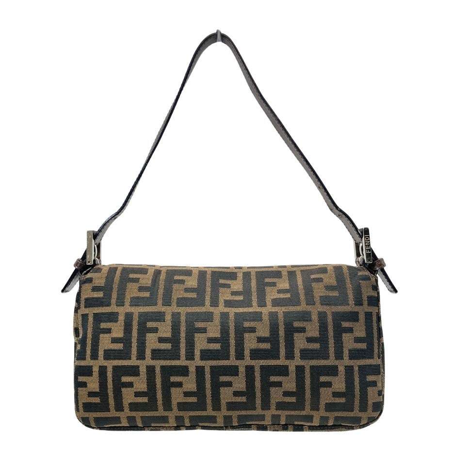 FENDI イタリア製 シルバー ロゴ 金具 ズッカ マンマ バケット トート フェンディ FENDI ズッカ柄 マンマバケット ショルダーバッグ