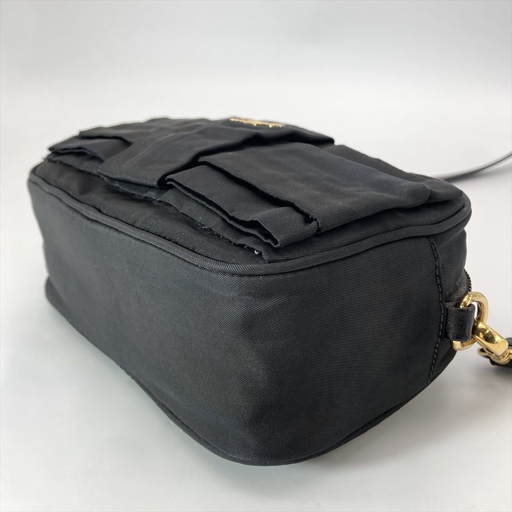 プラダ リボンモチーフポーチ ミニバッグ ブラック ナイロン 美品 ゴールドロゴ プラダ PRADA リボンモチーフ ミニ ショルダーバッグ ナイロン BP0166
