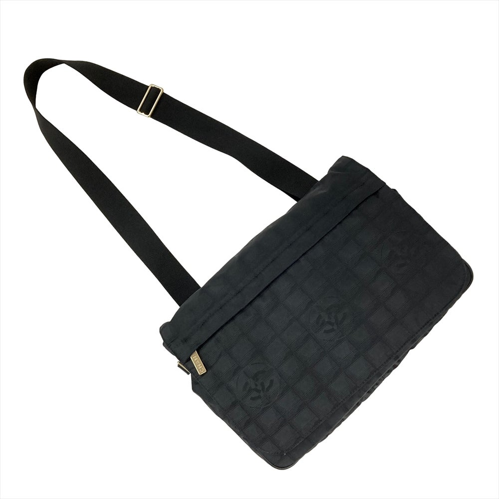 シャネル CHANEL ニュートラベル ショルダーバッグ ナイロン A29348