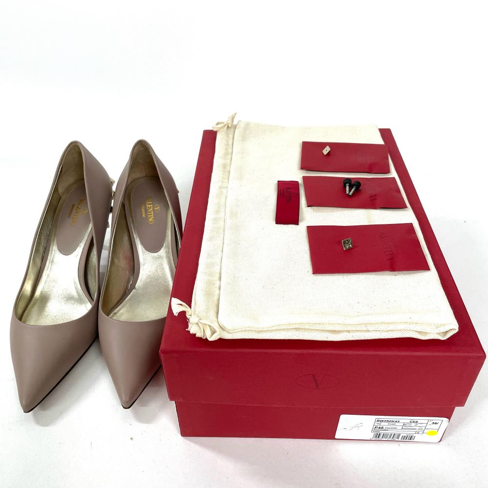 ヴァレンティノ VALENTINO ロックスタッズ パンプス レザー パウダー
