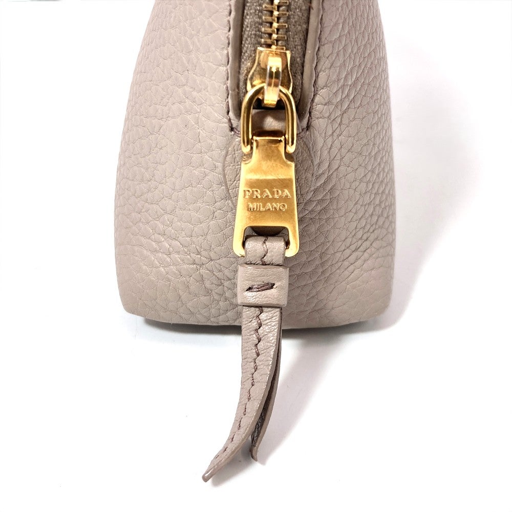 プラダ PRADA ポーチ レザー グレー ゴールド金具【中古】 | ゴールド