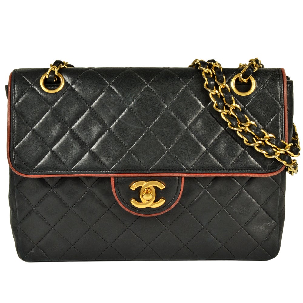 チェーンショルダーバッグ ゴールド 金具 キャビアスキン ノベルティ キャビアスキン シャネル CHANEL ロゴ チェーンショルダーバッグ